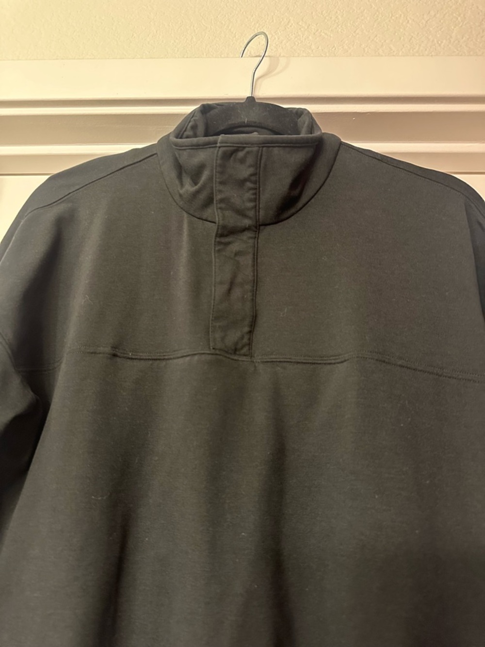 Vuori Black Snap-Front Pullover Hoodie - Picture 9 of 9